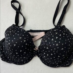 VICTORIA’S SECRET HEART PRINT BODY BY VICTORIA BRA SIZE 36C